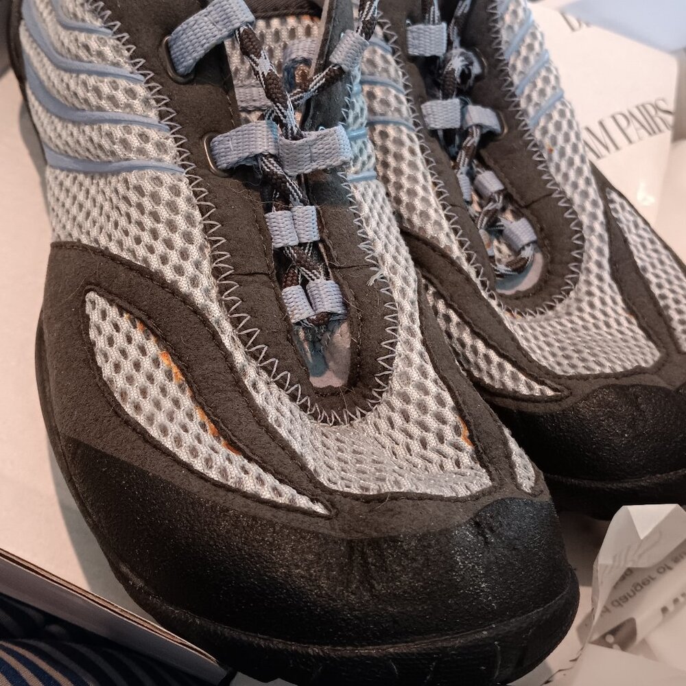 Vibram size 8 shoes